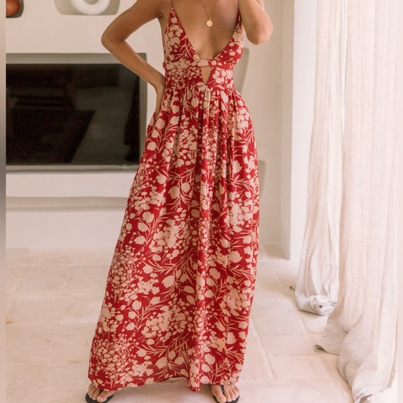 Fortunate One Maxi Dress. Size Small. Red pattern - Picture 3 of 11